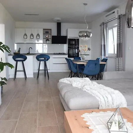 Holiday home - Sea View *