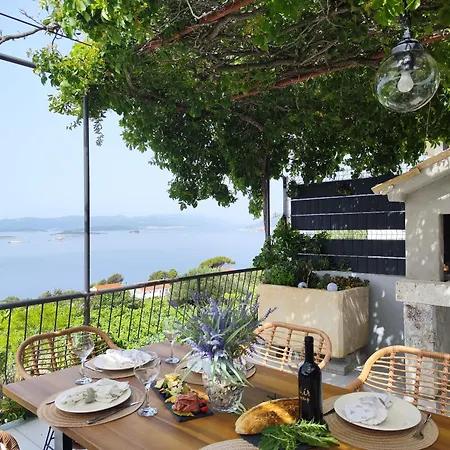 - Sea View